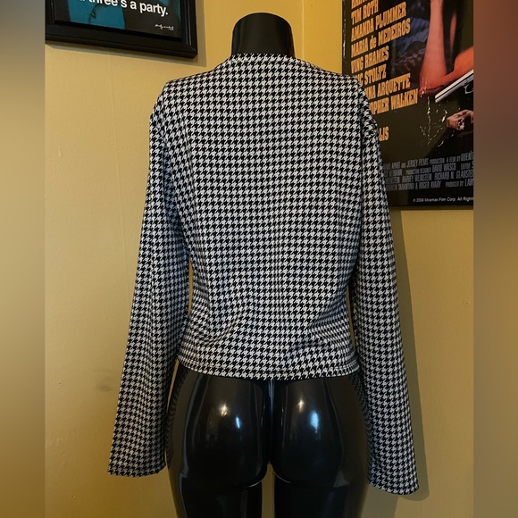 Suzy Shier Houndstooth Print Keyhole Long Sleeve Top - Picture 4 of 5